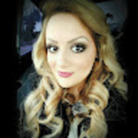 Meet your Posher, Christina - Picture 1 of 1